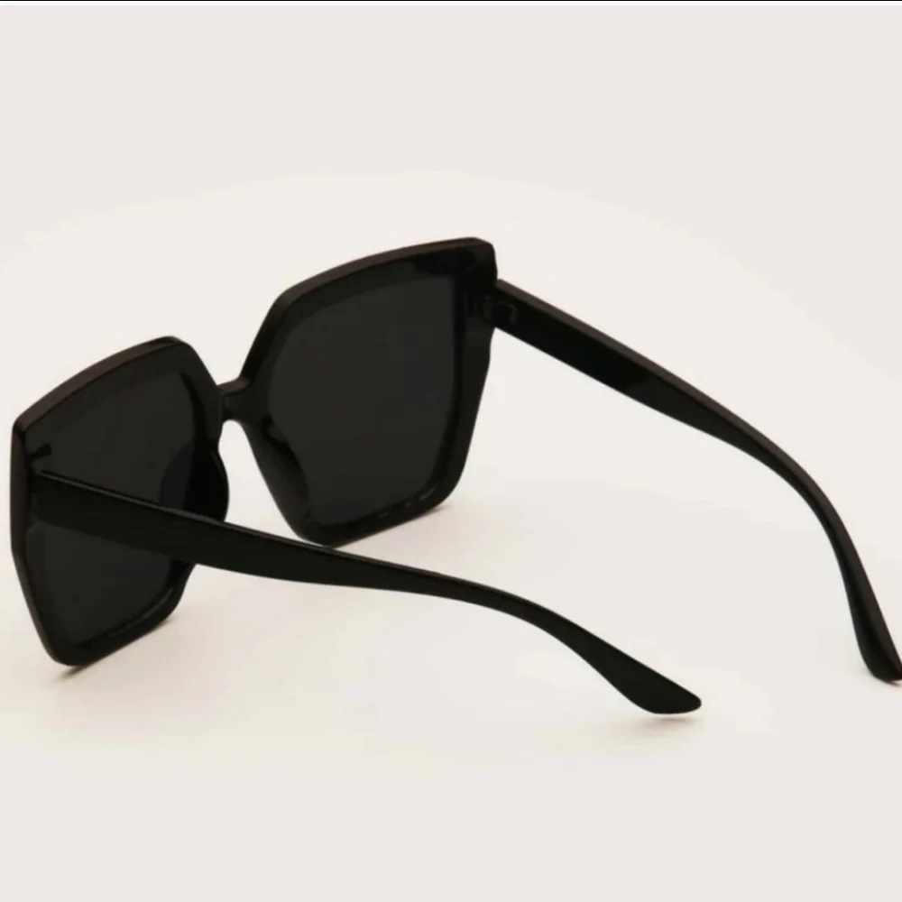 ✨️Last1❗️Black Thick Frame Sunglasses ✨️ - Picture 6 of 11